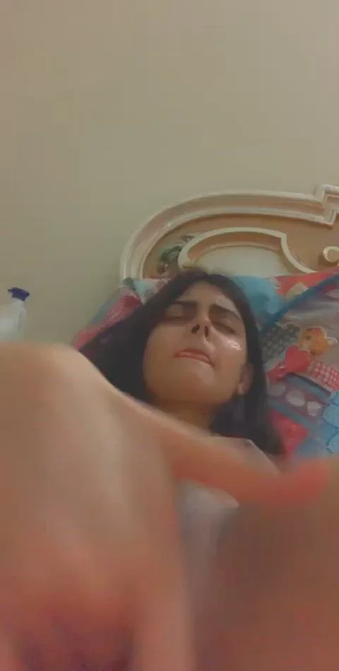 Squirters Chubby and Indian — masturbating