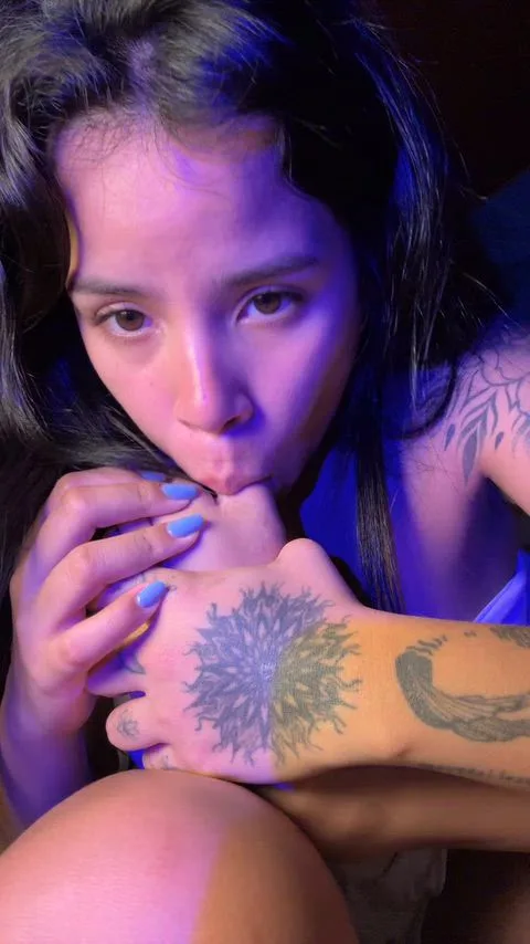 Kyra2341 — Big Tits, Feet & Feet Fetish — amateur