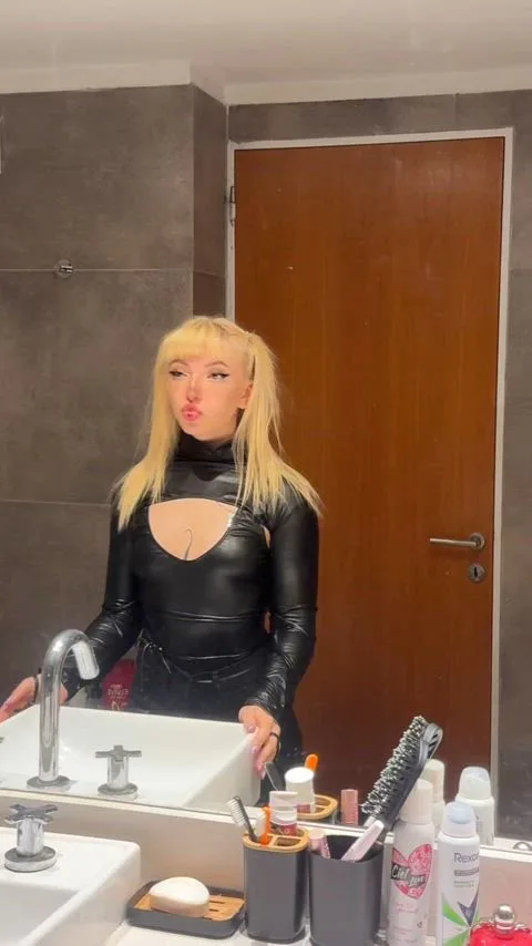 1agathabloom: Babe Camgirl Latina — amateur