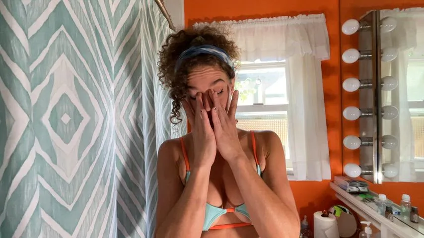 Homemade MILF video by Vibewithmolly — amateur