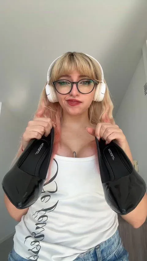 1agathabloom: Babe Big Tits Blonde — amateur