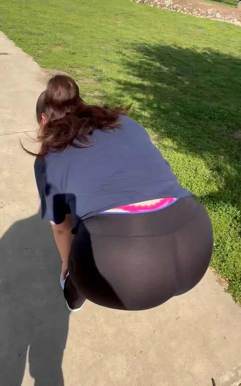Ass Babe video by Thickythick12 — amateur