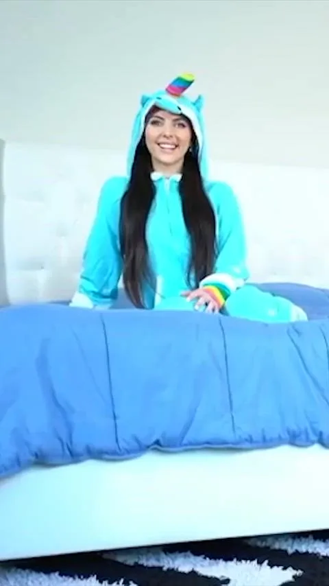 Cosplay: Babe Big Dick Brunette — cute