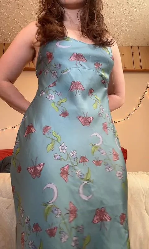 Themollymuscle — Clothed, Dress & Hips — amateur