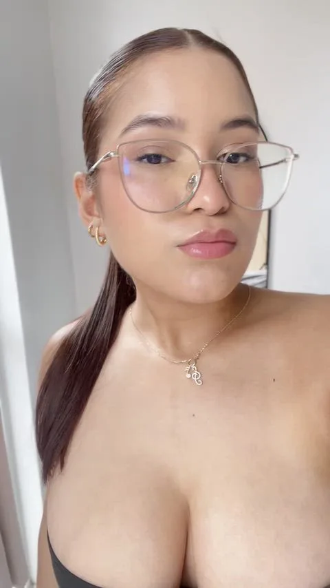 Girls With Glasses: Big Tits Bikini Bouncing Tits — amateur