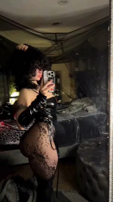 19honeysuckle, 24/7 and Alt — Goth Girls — big tits