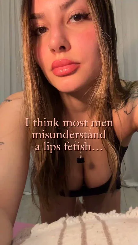 Julitaylor7: Cleavage Goddess Lips — cleavage