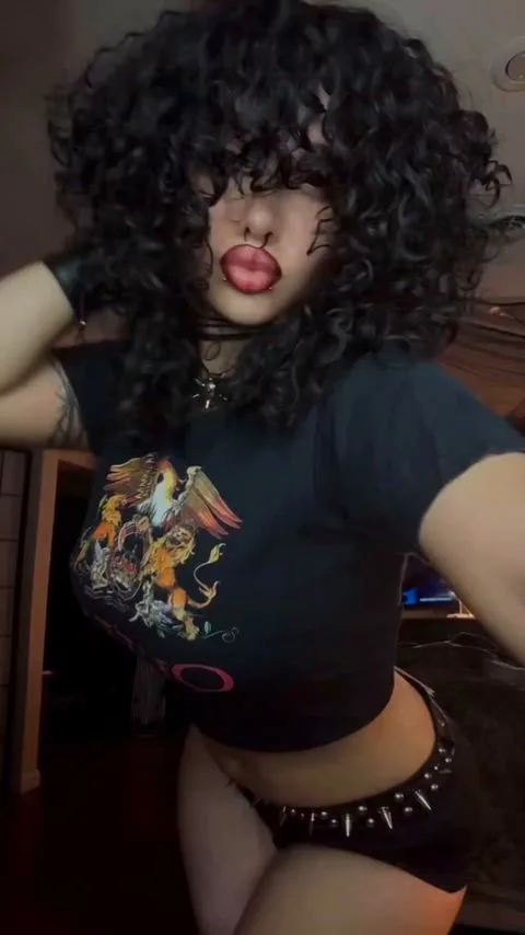 19honeysuckle 24/7 Goth Girls — big tits