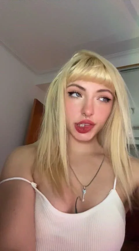 Babe Boobs video by 1agathabloom — amateur