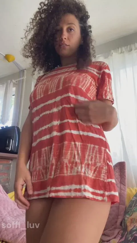Soffi_luv Braless and Curly Hair — amateur
