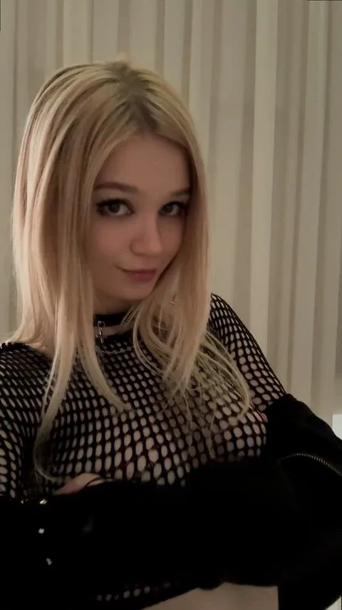 Goth Girls Ass and Babe — amateur