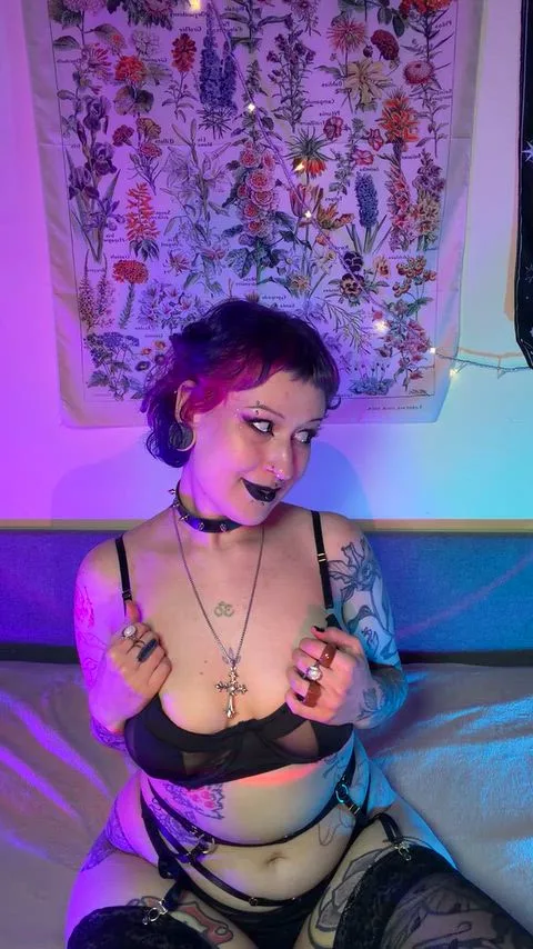 Alt Alternative Goth Girls — goth
